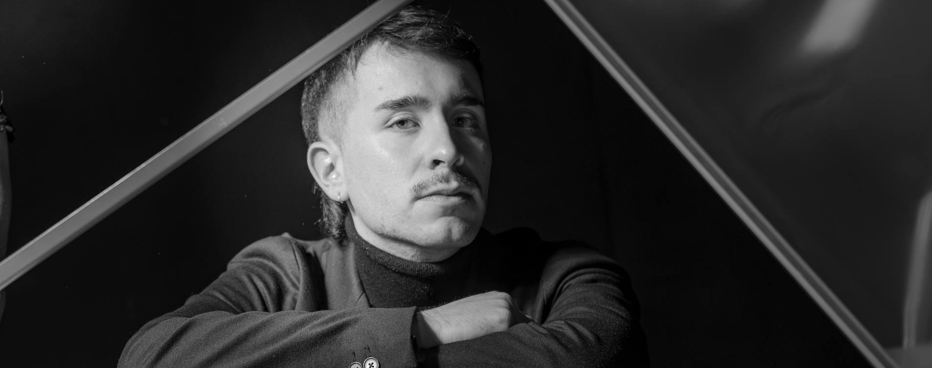 Model.HeaderVisualTitle