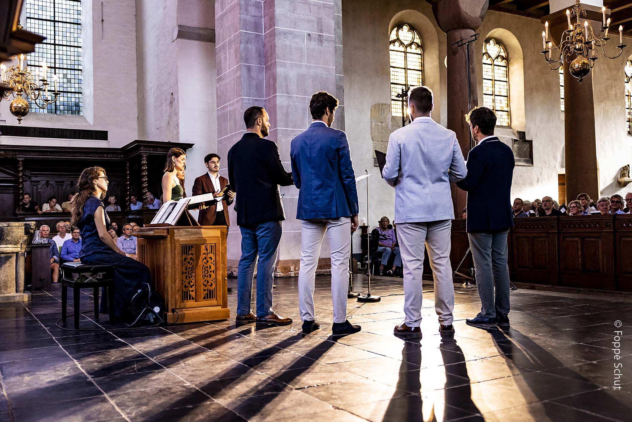 Model.HeaderVisualTitle