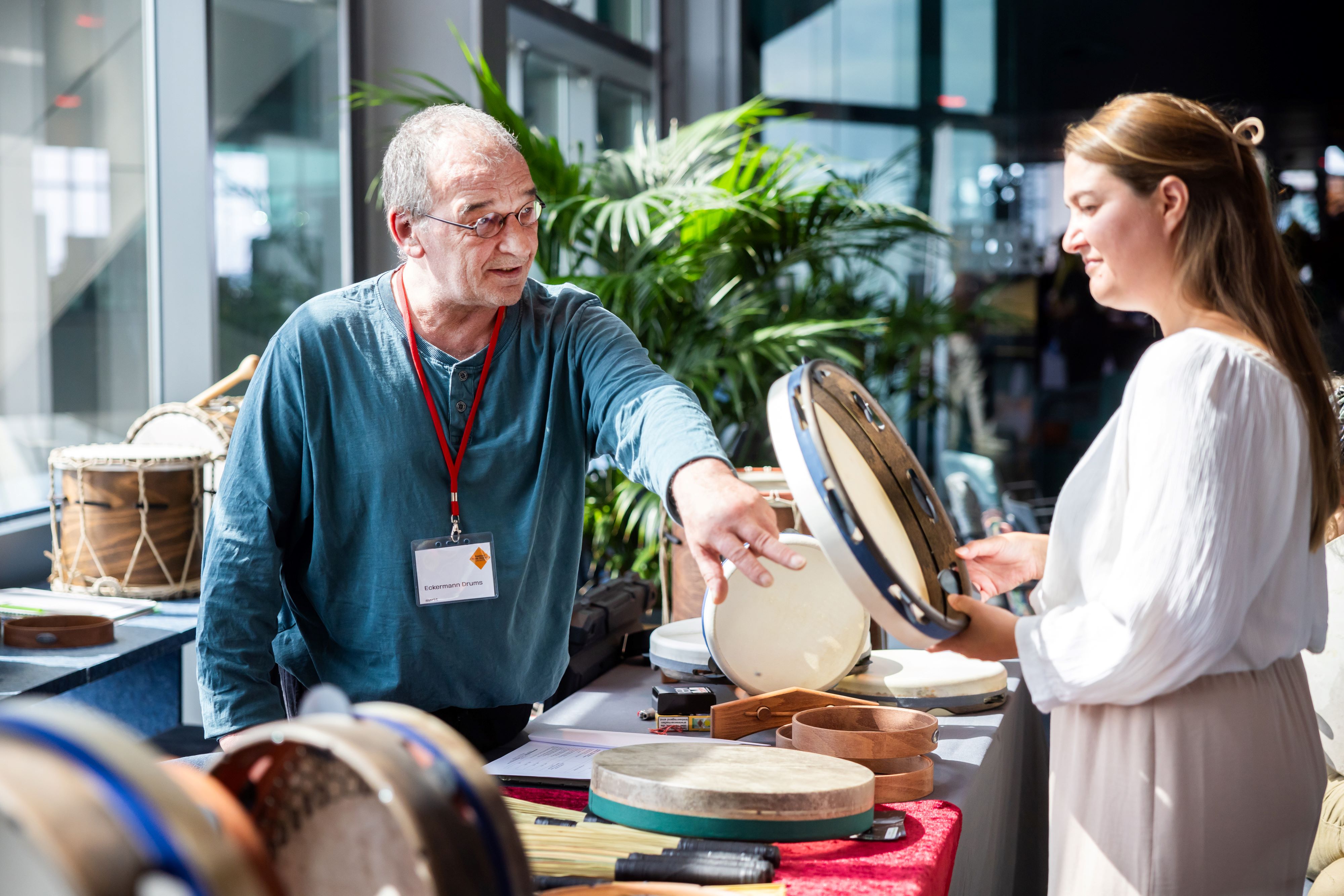 Model.HeaderVisualTitle