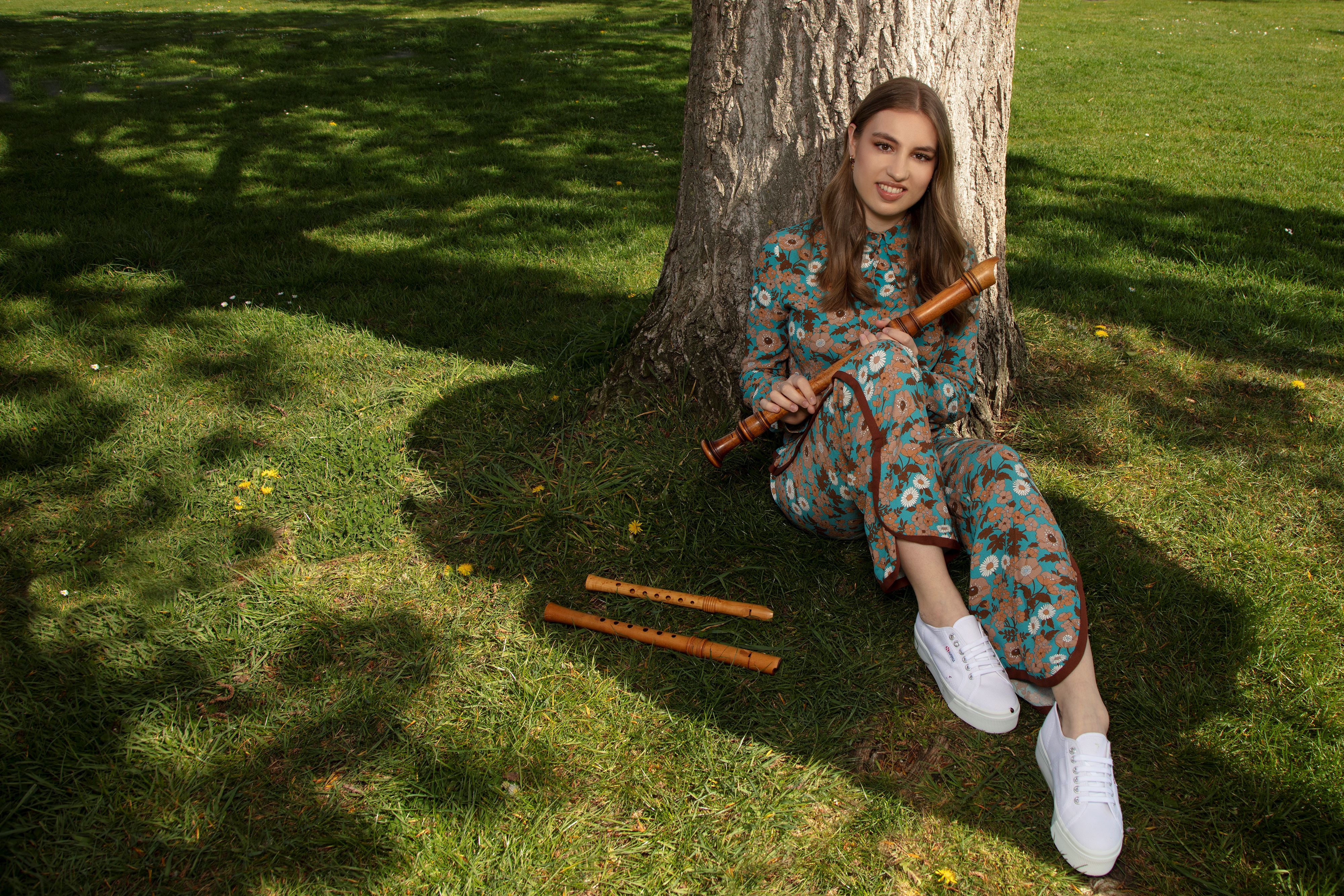 Model.HeaderVisualTitle