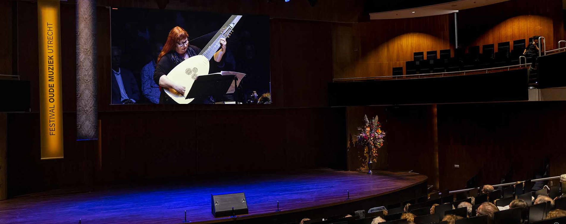 Model.HeaderVisualTitle