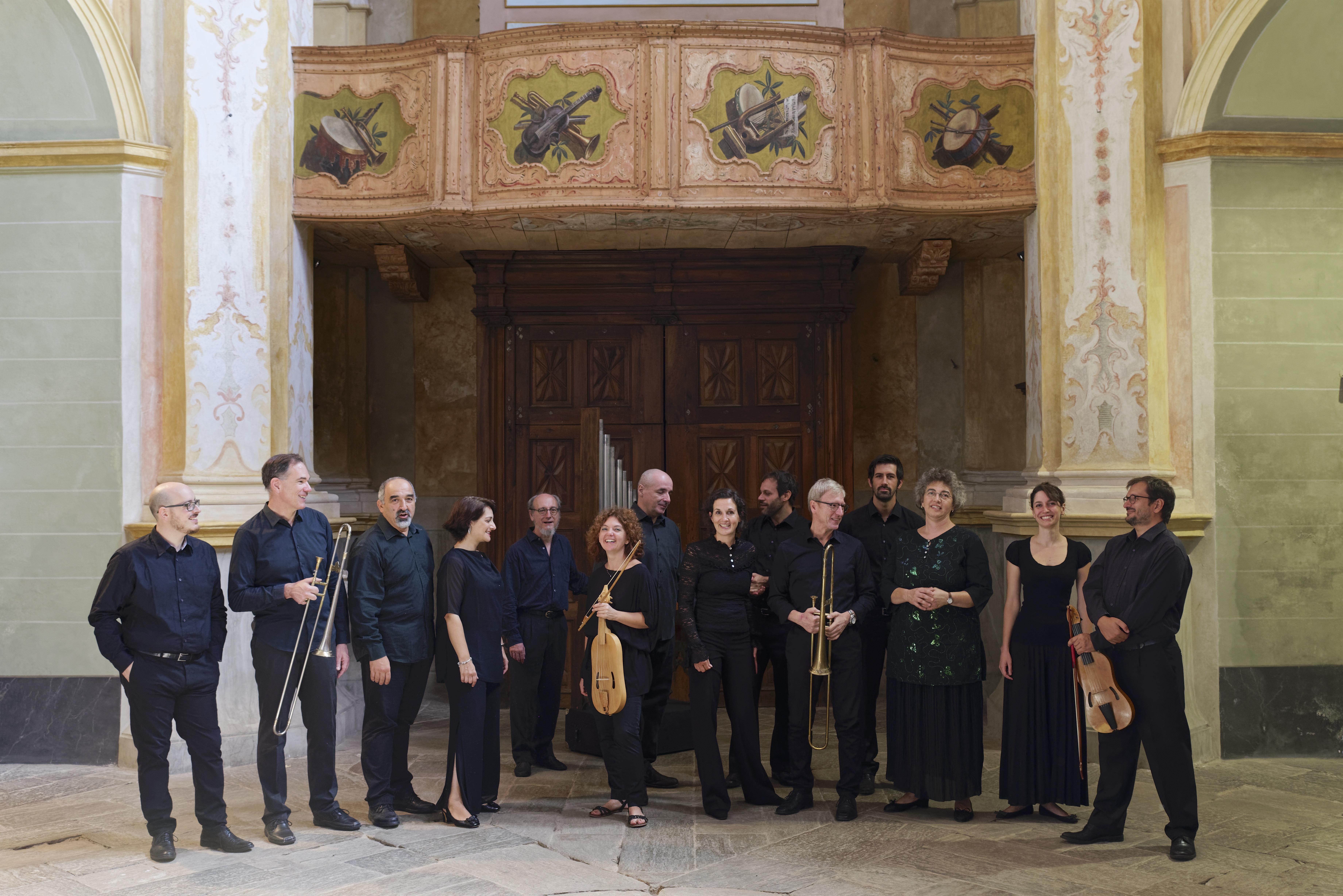 Model.HeaderVisualTitle